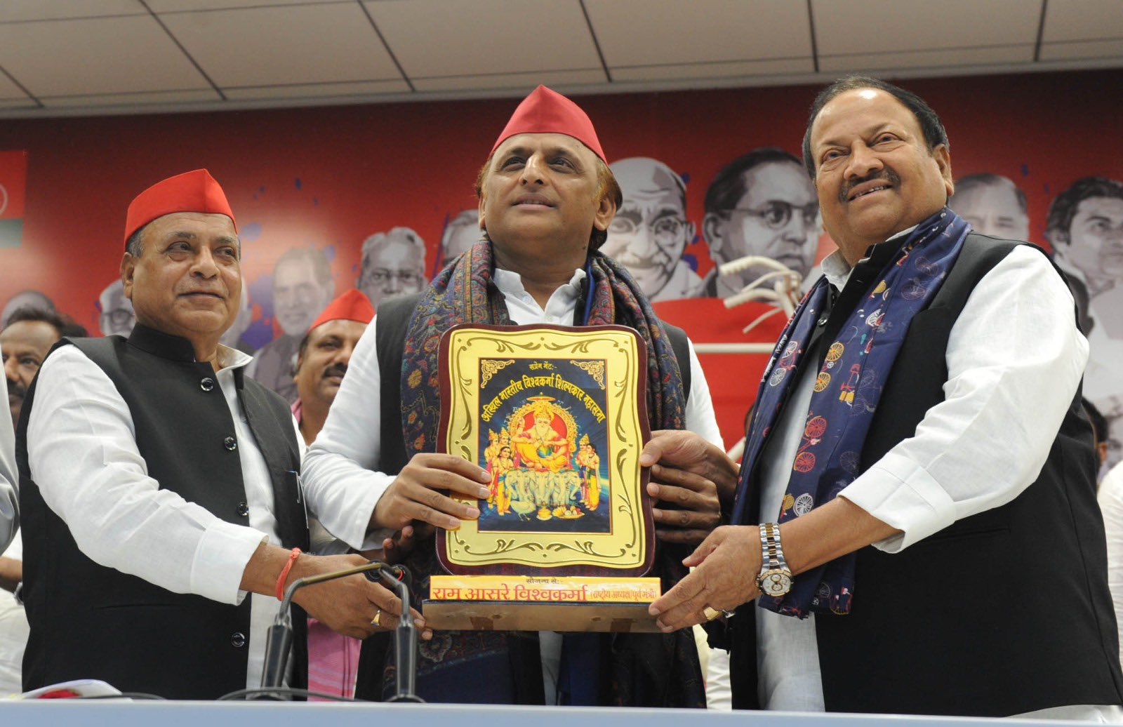 चुनाव से पहले BJP को बड़ा झटका पूर्व मंत्री राम आसरे कुशवाहा ने छोड़ी BJP, 13 साल बाद सपा में हुई घर वापसी