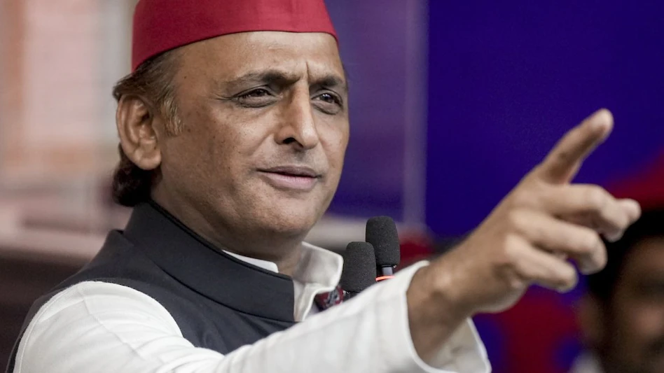 अखिलेश यादव का पत्रकारों से बड़ा वादा, बुलेटप्रूफ जैकेट और हेलमेट देने की बात
