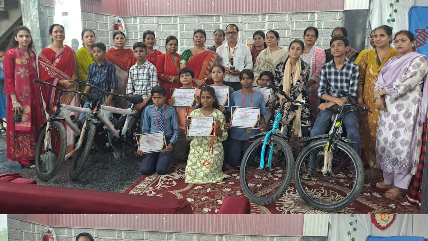 फर्रुखाबाद: रामानंद बालिका इंटर कॉलेज में मेधावी विद्यार्थियों का सम्मान, मैथ्स ओलंपियाड में चार और NMMS परीक्षा में 10 विद्यार्थियों ने पाई सफलता