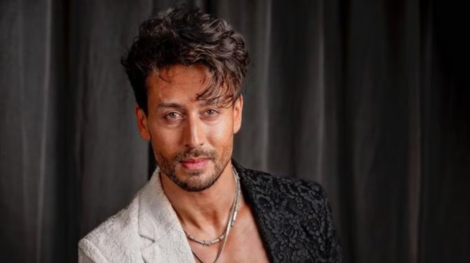 टाइगर श्रॉफ की कार पर मुंबई में ताबड़तोड़ फायरिंग, बाल-बाल बचे अभिनेता; लॉरेंस बिश्नोई गैंग के नाम से धमकी