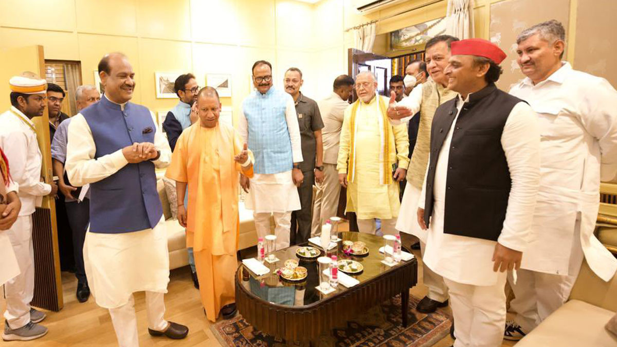 2027 से पहले यूपी की सियासत: योगी सरकार की सबसे बड़ी चुनौती और अखिलेश यादव के PDA फॉर्मूले की ताकत