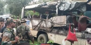 झारखंड के देवघर में बस-ट्रक टक्कर से 18 कांवड़ियों की मौत, 23 से ज्यादा कांवड़ियों की हालत गंभीर