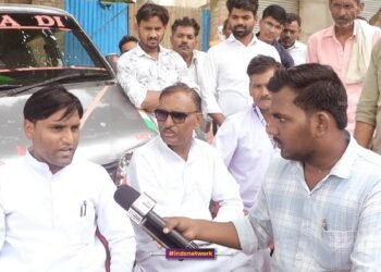 फर्रुखाबाद के सिरोली गांव में 5.5 बीघा ज़मीन विवाद सुलझाने पहुंचे समाज संगठन पदाधिकारी