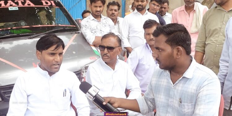 फर्रुखाबाद के सिरोली गांव में 5.5 बीघा ज़मीन विवाद सुलझाने पहुंचे समाज संगठन पदाधिकारी