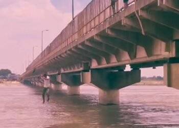 फर्रुखाबाद में गंगा फिर उफान पर, फसलें डूबीं, किसानों की चिंता और बढ़ी