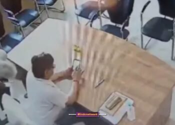 औरैया : उत्तर प्रदेश के एसडीएम मुश्किल में, वायरल सीसीटीवी वीडियो में कथित रिश्वत लेते दिखे, अधिकारियों ने शुरू की जांच