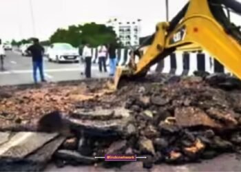 अयोध्या : मानसून की पहली बारिश में खुली निर्माण की पोल, अयोध्या फ्लाईओवर आंशिक रूप से ढहा