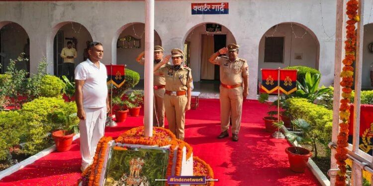 फर्रुखाबाद में 79वां स्वतंत्रता दिवस, पुलिस अधीक्षक ने फहराया तिरंगा और दिलाई शपथ