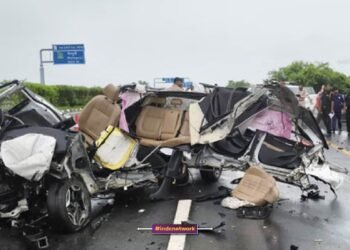 मैनपुरी : तेज रफ्तार कार डिवाइडर से टकराई, परखच्चे उड़ गए, दो की मौत और दो गंभीर घायल