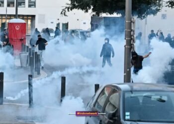 फ्रांस में राजनीतिक अस्थिरता के बीच हजारों लोग सड़कों पर उतरे और पुलिस से भिड़ गए।