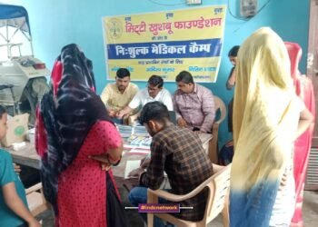 फर्रुखाबाद तराई में बाढ़ त्रासदी के बीच मिट्टी खुशबू फाउंडेशन ने लगाया निःशुल्क मेडिकल कैंप