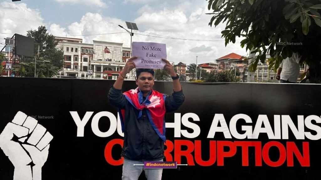 विरोध करता हुआ नेपाली युवक