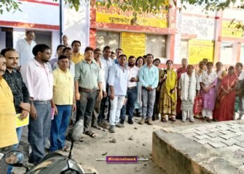 मैनपुरी में शिक्षकों के साथ गणितज्ञ रत्नेश शाक्य