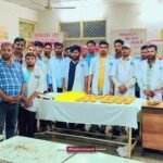 गाँधी जयंती एवं दशहरा मानते हुए एम्बुलेंस कर्मी