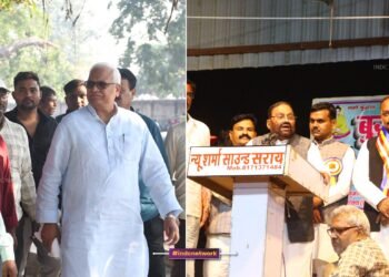 पिछले वर्षों में संकिसा के बौद्ध स्तूप पर जाते बाबू सिंह कुशवाहा की तस्वीर एवं संकिसा के धम्मालोको के मंच पर स्वामी प्रसाद मौर्य की तस्वीर