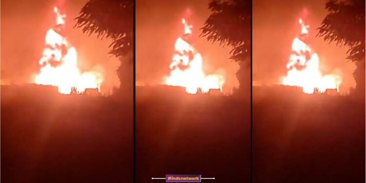 आग की लपटें 1 किमी दूर से दिखाई दी