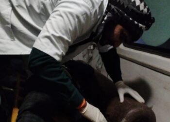 फिरोजाबाद: ट्रक–बाइक की टक्कर में युवक घायल, 108 एंबुलेंस की तत्परता से सुरक्षित पहुंचा जिला अस्पताल