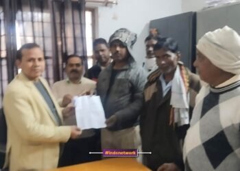 ग्रामवासियों ने पत्र सौंपा