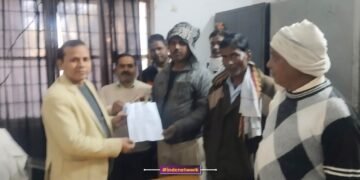 ग्रामवासियों ने पत्र सौंपा