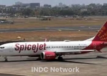 दिल्ली-लेह स्पाइसजेट उड़ान में तकनीकी खराबी, इमरजेंसी लैंडिंग से टला बड़ा हादसा