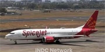 दिल्ली-लेह स्पाइसजेट उड़ान में तकनीकी खराबी, इमरजेंसी लैंडिंग से टला बड़ा हादसा