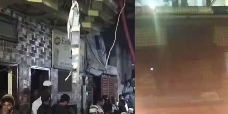 मेरठ में भीषण आग से महिला समेत छह की मौत, पिता नमाज पर था
