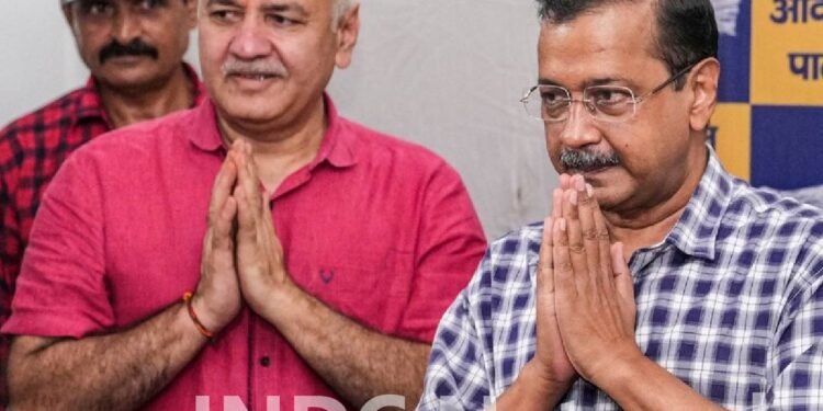 दिल्ली आबकारी नीति केस: कोर्ट से केजरीवाल-सिसोदिया को राहत, सियासत गरम