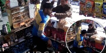 मथुरा जंक्शन पर चाय को लेकर जीआरपी सिपाही ने की  वेंडर की  पिटाई