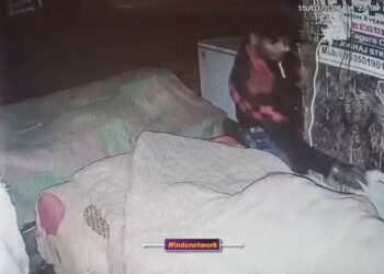 चोरी करते हुए चोर की CCTV फुटेज