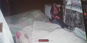 चोरी करते हुए चोर की CCTV फुटेज