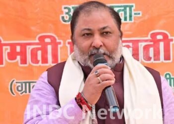 गंगा में इफ्तार पर विवाद, मंत्री दयाशंकर सिंह का सख्त बयान, सियासत गरमाई