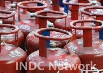 गैस सिलेंडर महंगा होने पर यूपी की गृहिणियों की चिंता, बोलीं आमदनी कम खर्च ज्यादा