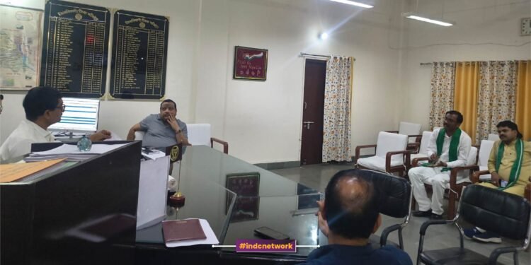 फर्रुखाबाद आलू मंडी में किसानों के शोषण पर भाकियू टिकैत का बड़ा कदम, अजय कटियार ने डीएम से मुलाकात की